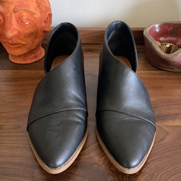 Pointed Booties - Picture 3 of 5